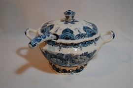 Large Delft soup tureen, w/ladle.