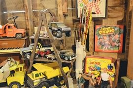 Childrens' Piano, Metal Toy Trucks, Arrow Bag