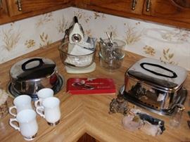 Vintage Saxton Cake Holder (Square one) Sunbeam Mixer.