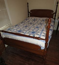 Gorgeous Antique 4 Poster Acorn style bed