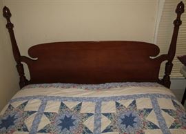 Gorgeous Antique 4 Poster Acorn style bed