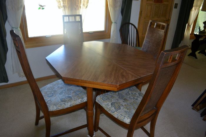 Dinette with 4 chairs (yes, we have 3 of them)
