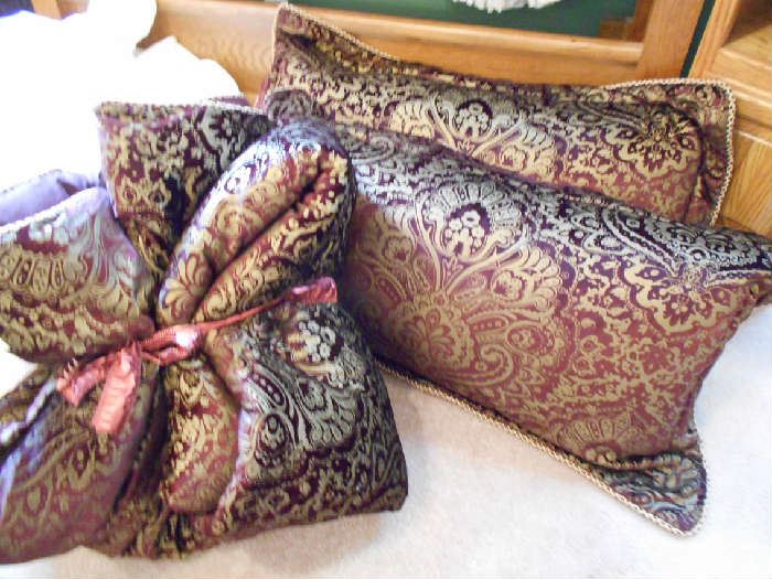 Designer Bedspread/Pillows