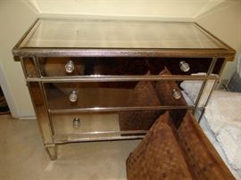 Mirrored Chest - Nice