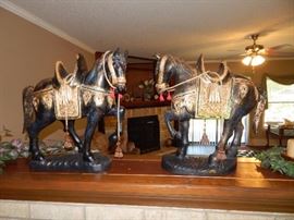 2 large arabain statues