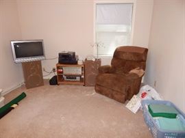 recliner and stereo and tb