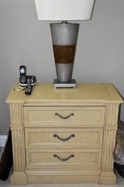 Made by Stanley Furniture - a rustic king size solid wood master bedroom set in excellent condition. Includes headboard, footboard, bed frame, two large side tables with 3 drawers each and a 9-drawer dresser with mirror.