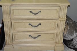 Made by Stanley Furniture - a rustic king size solid wood master bedroom set in excellent condition. Includes headboard, footboard, bed frame, two large side tables with 3 drawers each and a 9-drawer dresser with mirror.