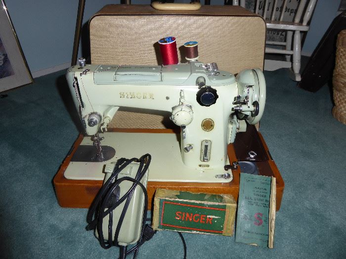 039 Singer 319K sewing maching