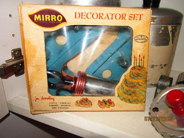 MIRRO CAKE DECORATOR SET IN BOX