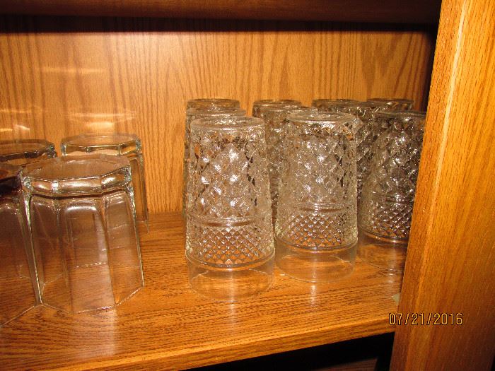 TEXTURED DRINKING GLASSES