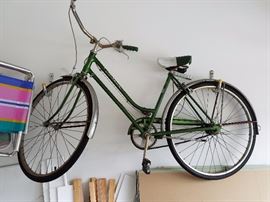 Vintage mid weight Schwin 3 speed bicycle