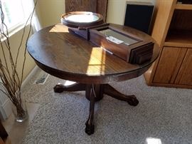 42" round oak table with 5 leafs, Howard Miller regulator clock