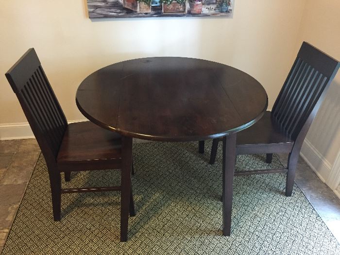 Drop leaf kitchen table w/2 chairs