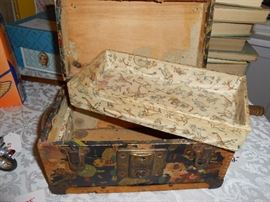 Old doll's trunk, has tray!