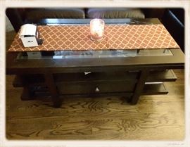 coffee table (has matching side table)