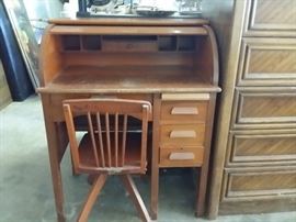 child's roll top desk with chair