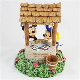 Disney "Wishes can come true! 1928-2001 Mickey & Minnie Wishing Well Bank Figurine by Hallmark Inc, made of composition material
Condition: Very good
Shipping: Yes
Size: 8.5"