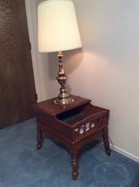 endtable and lamp