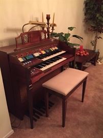 electric organ and storage bench