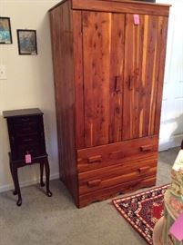 100% Cedar Chest, Ladies upright Jewelry Chest