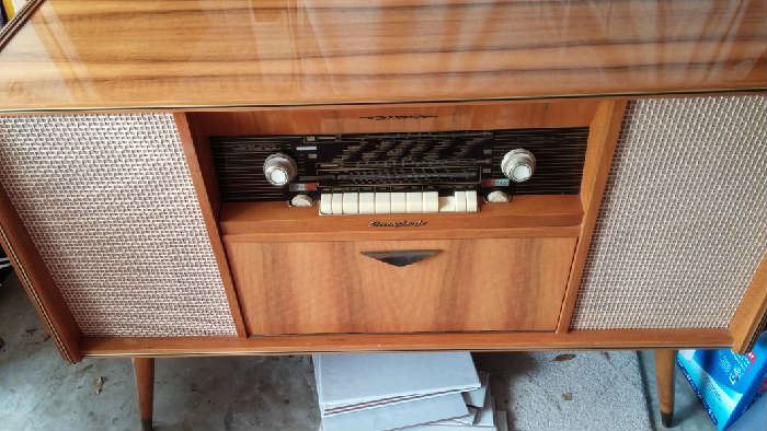 Vintage stereo with overseas radio
