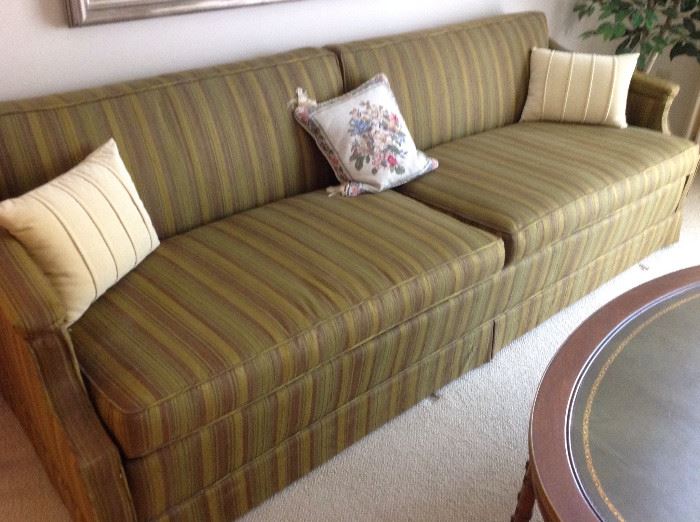 Beautiful vintage Heritage upholstered sofa