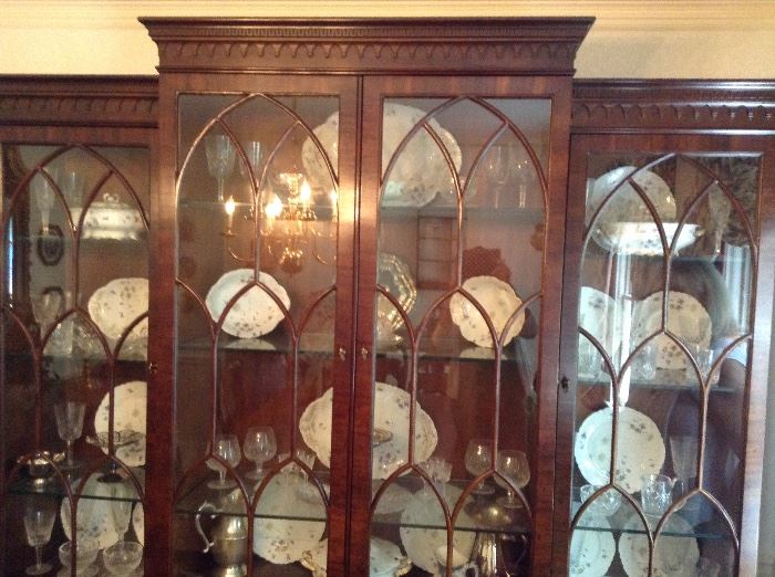 HENREDON Vintage China Cabinet, Gorgeous, MINT CONDITION. ORIGINALLY $10,000; priced now at $2800.00