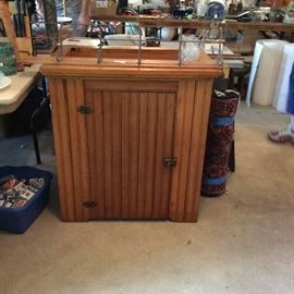 Wainscot dry sink