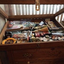 Lots of great showcase items inc. 1933 World's Fair items, 2 Vintage Porcelain lady brushes & 40+ bullet pins with advertising among other things.