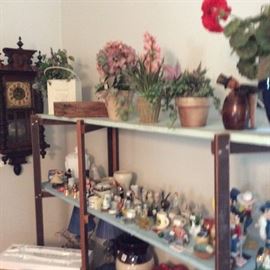 Small figurines & beautiful wall clock