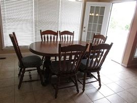 OAK TABLE AND 6 CHAIRS WITH TWO LEAVES