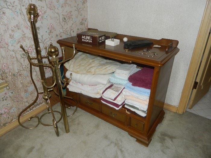 Cabinet, linens, towels, hat/coat rack