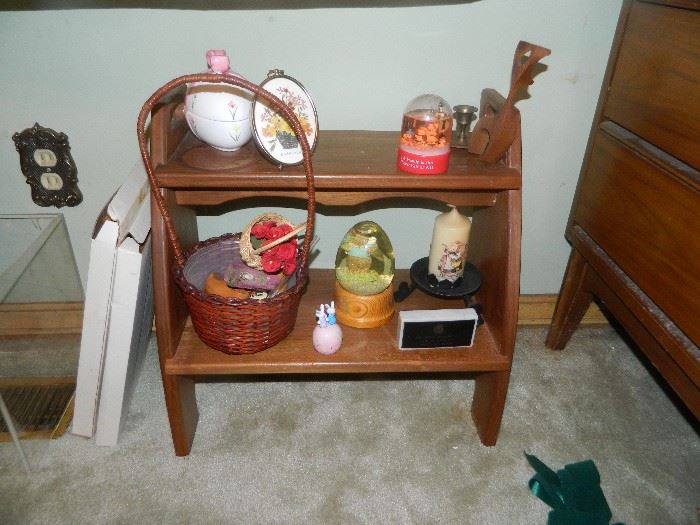 short 2 tier shelf - wooden with additional decor items