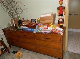 Mid Century Modern Dresser - no mirror, Christmas decor, other items