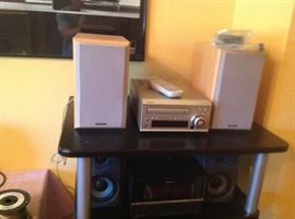 lots of Hi Fi equipment way more that in pictures