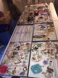100's of pieces of fantastic jewelry