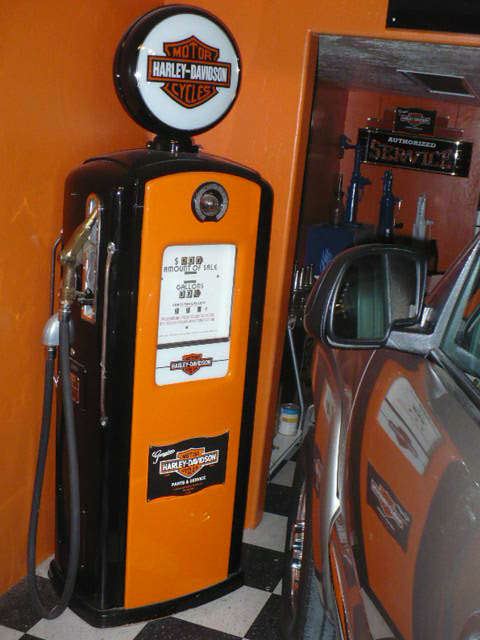 Completely Restored HARLEY DAVIDSON Gas Pump