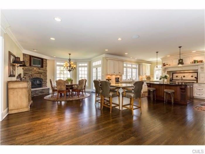 Breakfast Table AND6 Leather and Fabric Chairs , Chests, Set of 5 Leather Century Counter Seating, Round Carpet