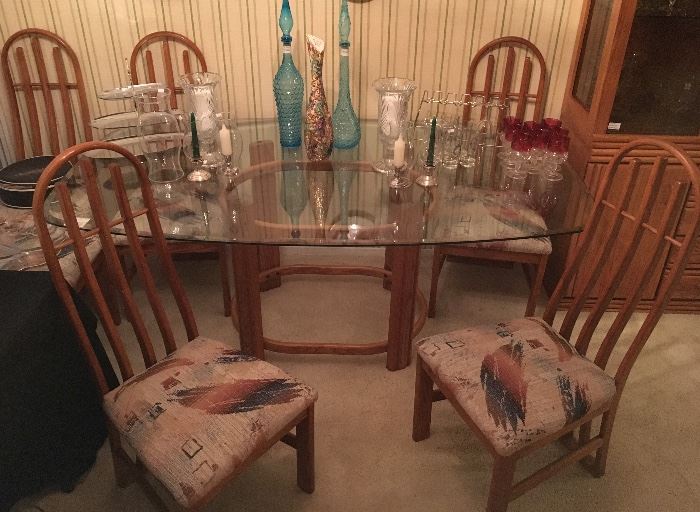 Classic dining set -table + 6 chairs. 