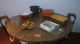 Pyrex set, other vintage kitchen items