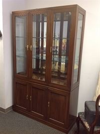 Ethan Allen Lighted China Cabinet w/ Glass Shelves & Mirror Back