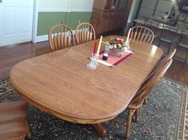 Oval Oak Dining Table w/ Two Leaves - Detail
