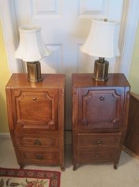 A pair of nightstands and table lamps.
