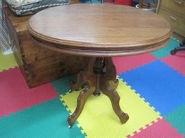 Antique oval side table.