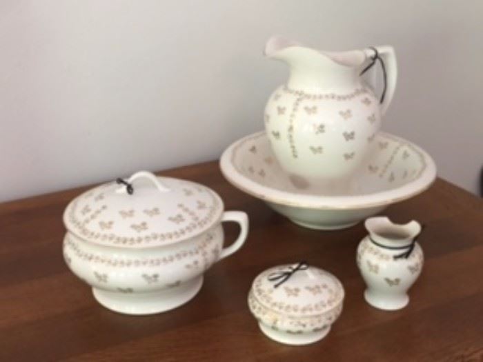 Complete set of Homer Laughlin Pitcher, Washbowl, with Chamber pot, Shaving Dish and Vase