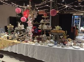 Alice and wonderland table 