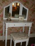 white vanity & bench (new)