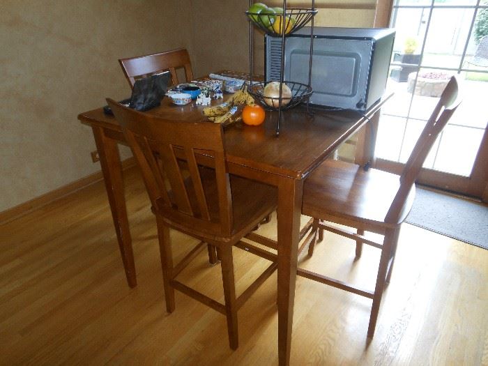 kitchen table and chairs 