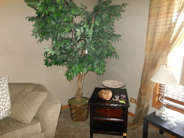 end table and tree 